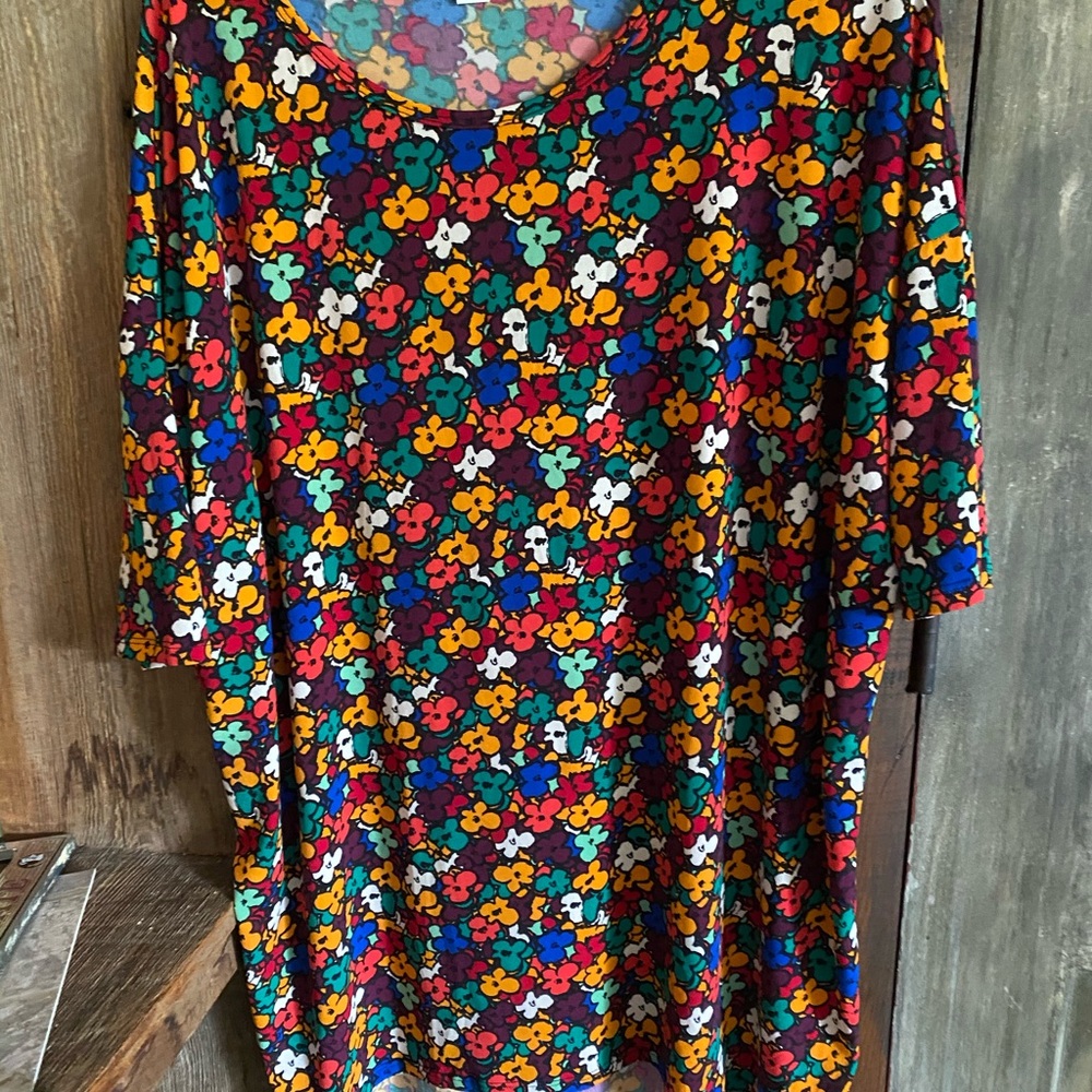 LuLaroe multicolored top! Where with anything M
